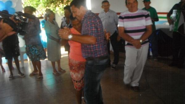 Idosos participaram do Forr&oacute; da Melhor Idade em Bar&atilde;o de Graja&uacute;.(Imagem:FlorianoNews)