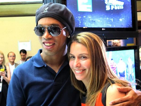 Ronaldinho ressalta import&acirc;ncia de Adriano em 