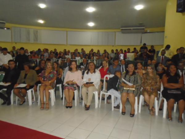 Prefeito, vereadores e suplentes eleitos s&atilde;o diplomados em Floriano.(Imagem:FlorianoNews)