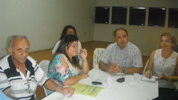 Caixa Econ&ocirc;mica e Conselho de Habita&ccedil;&atilde;o discutem problemas de Conjunto Habitacional.(Imagem:FlorianoNews)