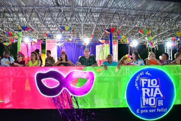 Desfile de escolas de samba e shows na beira-rio marcam o &uacute;ltimo dia do Carnaval de Floriano.(Imagem:Secom)