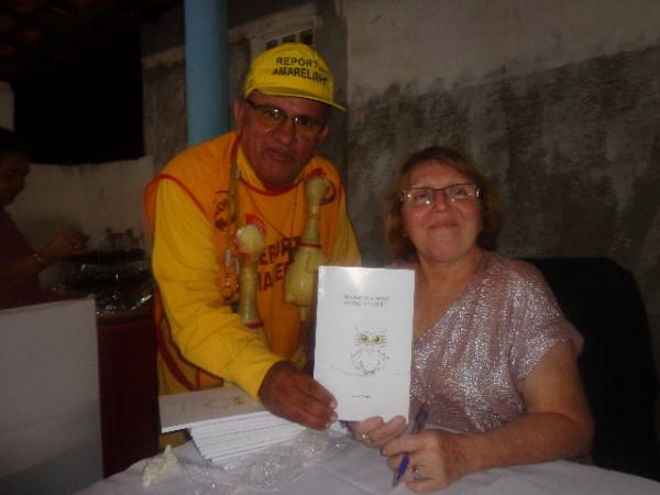 Escritora florianense lançou livro na Academia de Letras e Belas Artes de Floriano.(Imagem:FlorianoNews)
