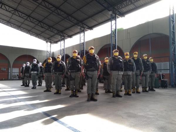  Policiais do BPRE e CIPTran refor&ccedil;am monitoramento da divisa entre Cear&aacute; e Piau&iacute; para combater dissemina&ccedil;&atilde;o do coronav&iacute;rus.(Imagem: Pol&iacute;cia Militar do Piau&iacute; )