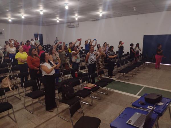 Floriano sedia Confer&ecirc;ncia Intermunicipal de Educa&ccedil;&atilde;o(Imagem:FlorianoNews)