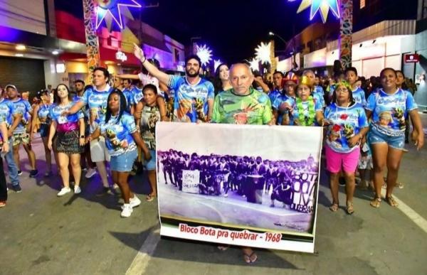 Floriano: desfile das escolas de samba leva milhares de foli&otilde;es &agrave; avenida(Imagem:Reprodu&ccedil;&atilde;o/PMF)