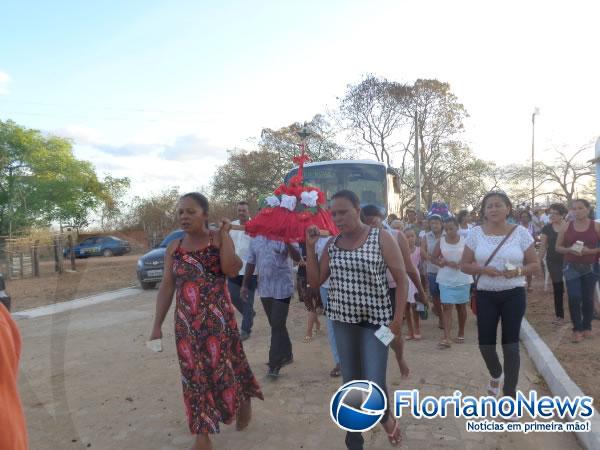 Prociss&atilde;o encerrou os festejos de Bom Jesus da Lapa na localidade Tabuleiro do Mato.(Imagem:FlorianoNews)
