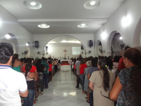 Missa marca posse do novo p&aacute;roco da Par&oacute;quia Santo Ant&ocirc;nio, em Bar&atilde;o de Graja&uacute;.(Imagem:FlorianoNews)