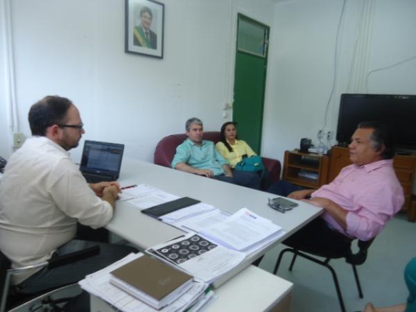 Parlamentares realizam visita técnica ao Hospital Regional Tibério Nunes