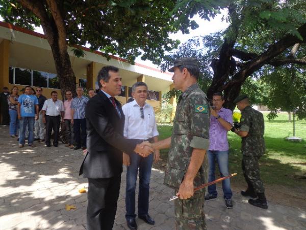 General do Ex&eacute;rcito brasileiro visitou a cidade de Floriano.(Imagem:FlorianoNews)