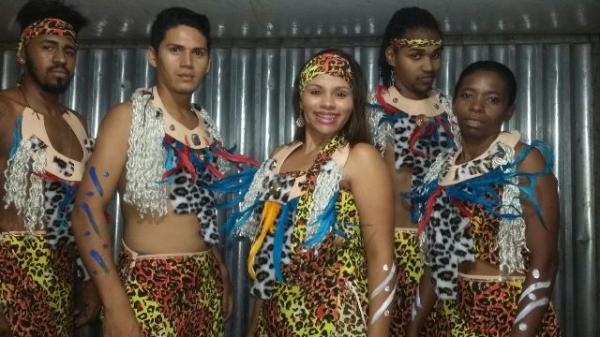 Giramundo apresenta Dan&ccedil;a Afro durante a Semana Cultural em Floriano.(Imagem:Giramundo )